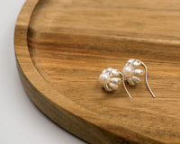 060 Earrings White Pear Matt Silver Flower