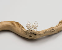 060 Earrings White Pear Matt Silver Flower