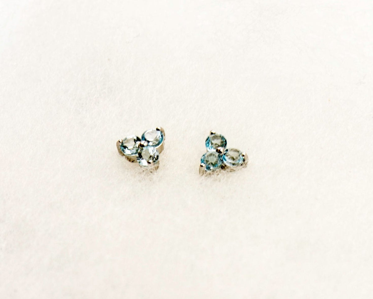 068 Earrings blue Topaz Small Flower