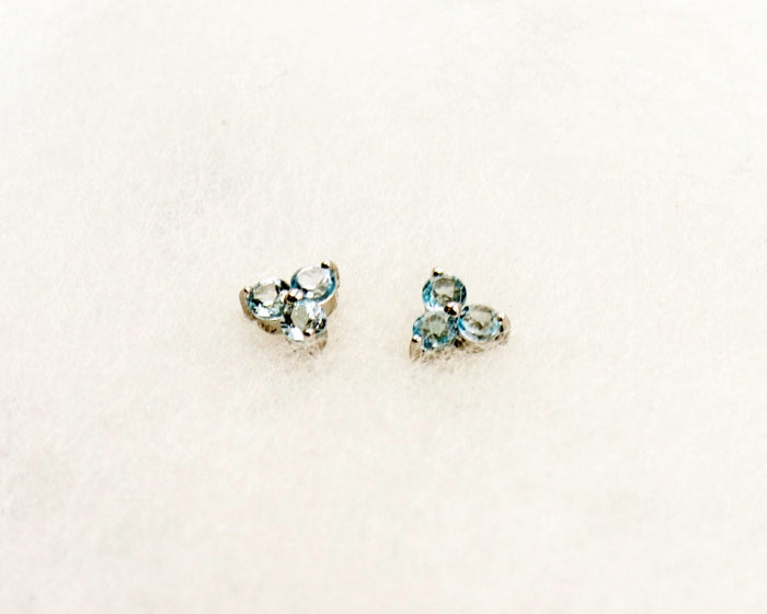 068 Earrings blue Topaz Small Flower