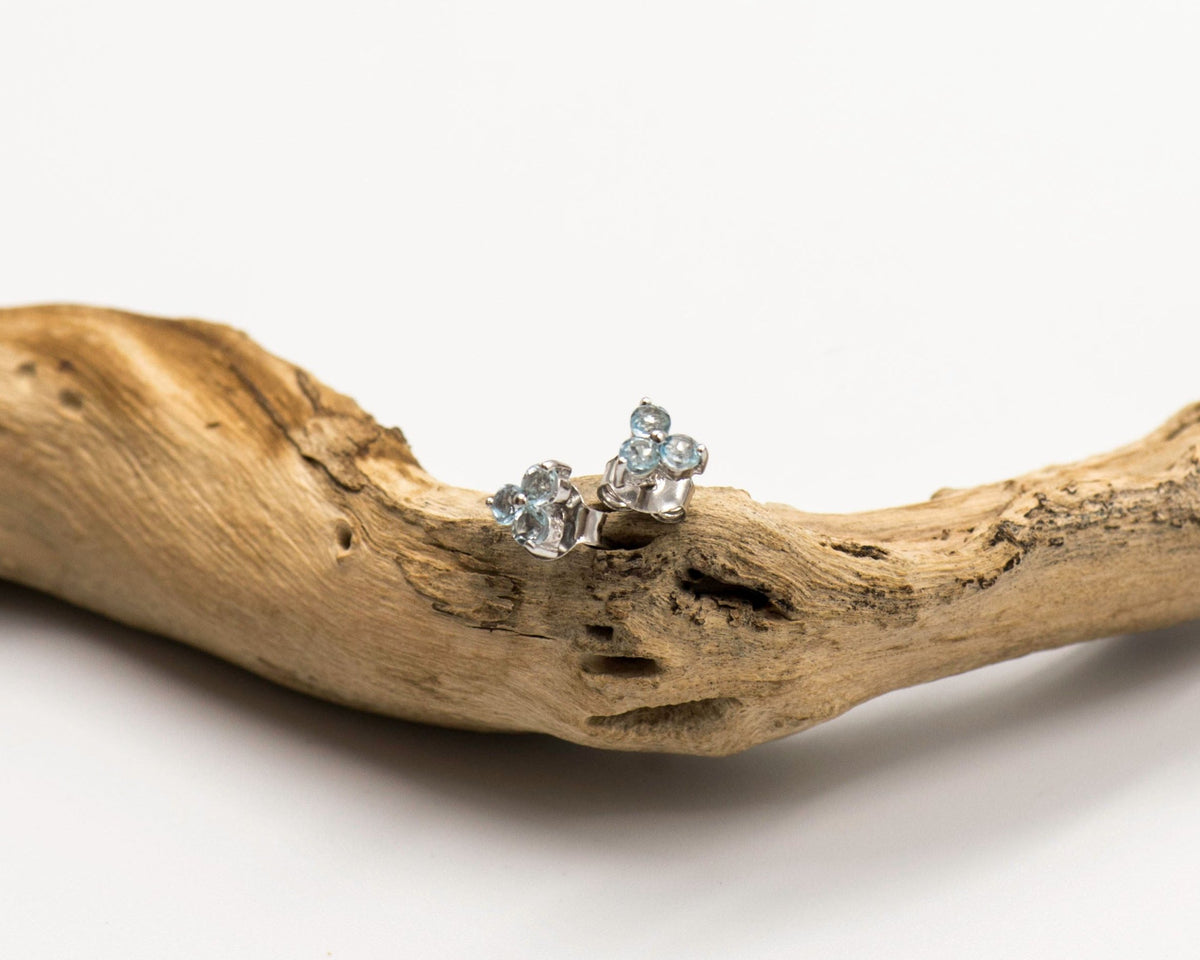 068 Earrings blue Topaz Small Flower