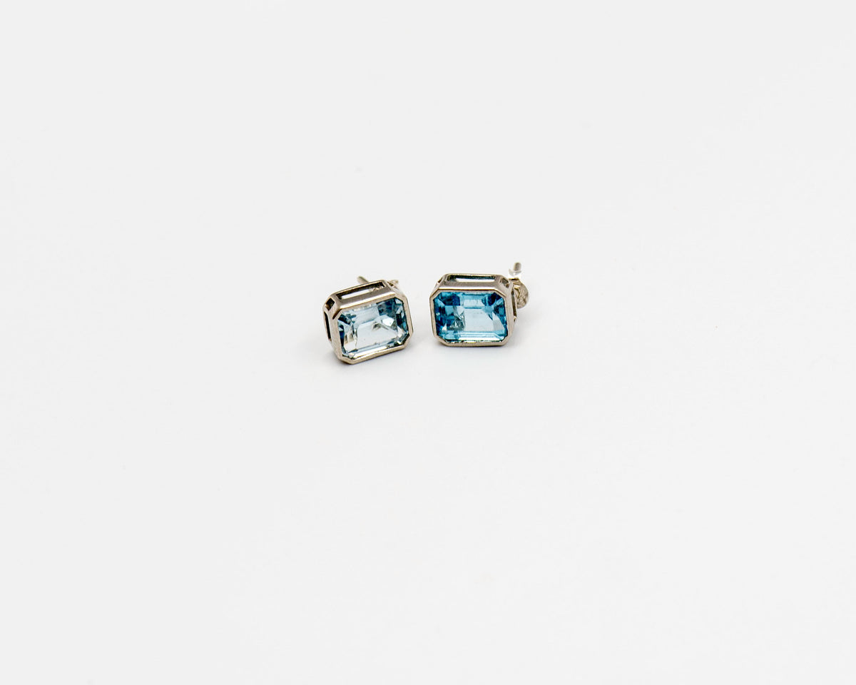 064 Earrings Silver Blue Topaz