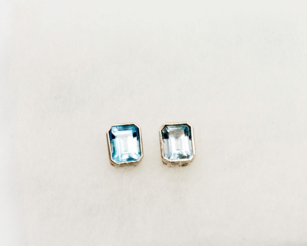 064 Earrings Silver Blue Topaz