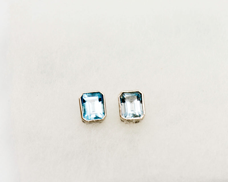 064 Earrings Silver Blue Topaz