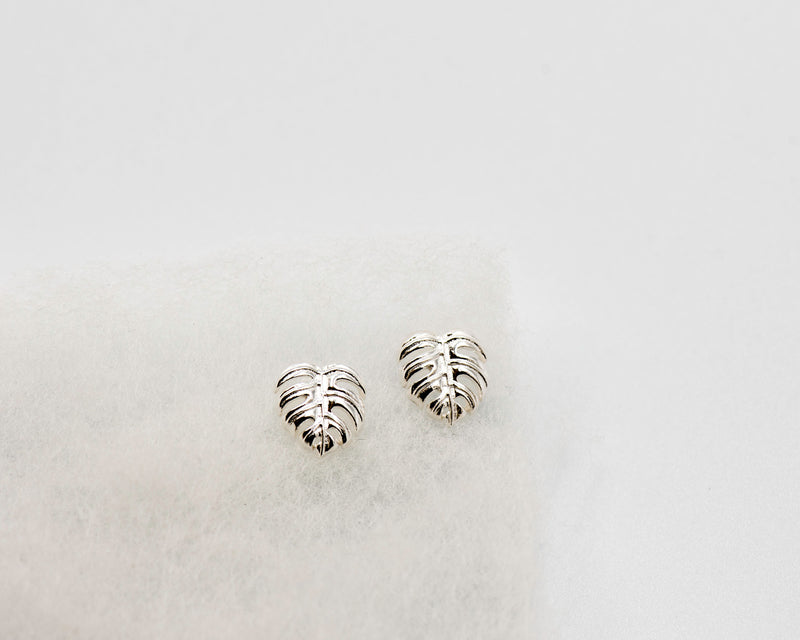 082 Earrings Studs Plain Silver Leaf
