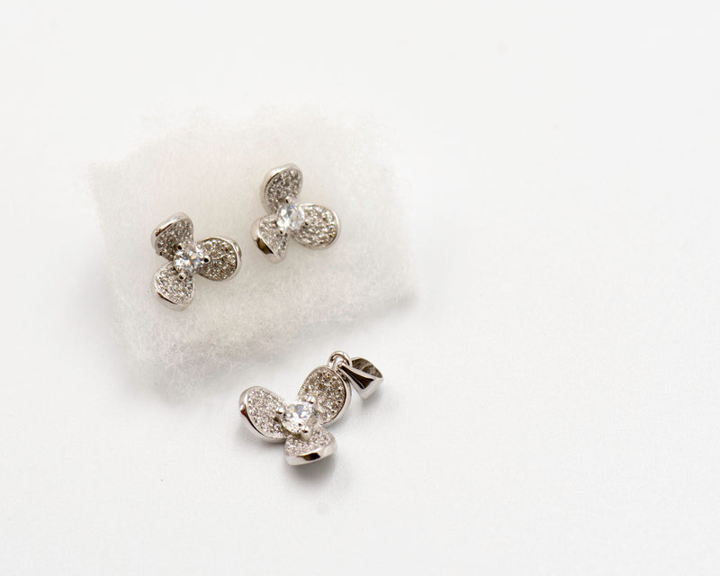 072 Sets of X1 Pendant and X2 Earrings Silver and Cubic