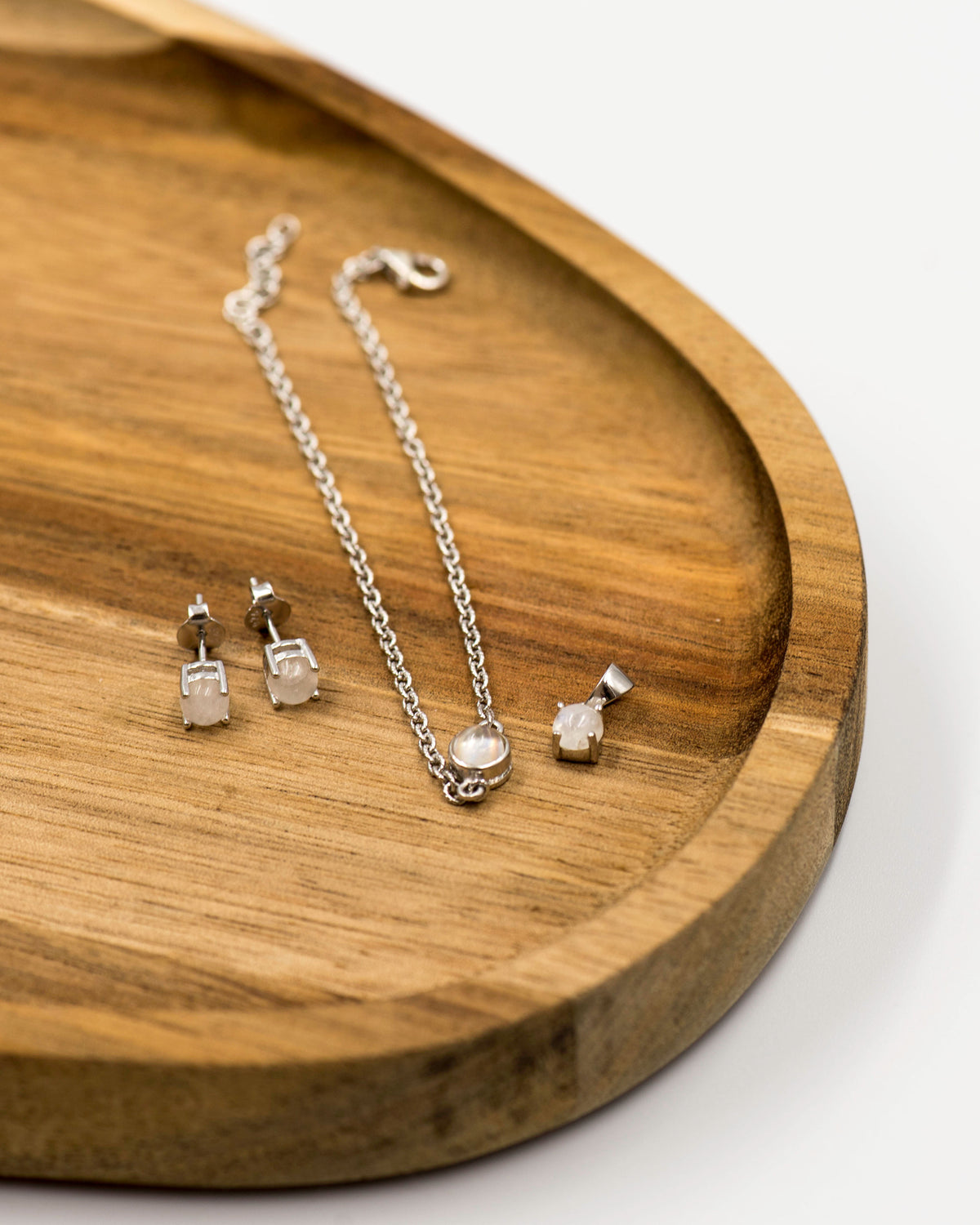 145 "Elegant silver 3-piece set, featuring round earrings with 50mm June rainbow moonstone stones, a matching pendant, and a bracelet with rainbow moonstone stones