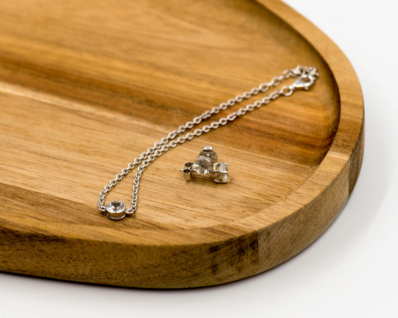 143 Elegant silver 2-piece set, featuring round earrings with 50mm April clear quartz stones and a matching bracelet with clear quartz stones.