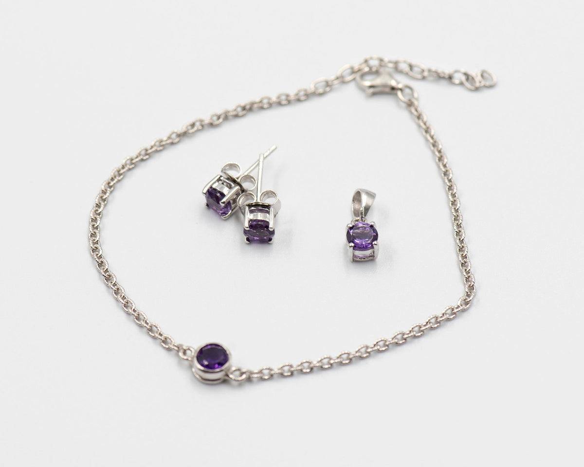 151 Elegant silver 3-piece set, featuring round earrings with 50mm December tanzanite stones, a matching pendant, and a bracelet with tanzanite stones.
