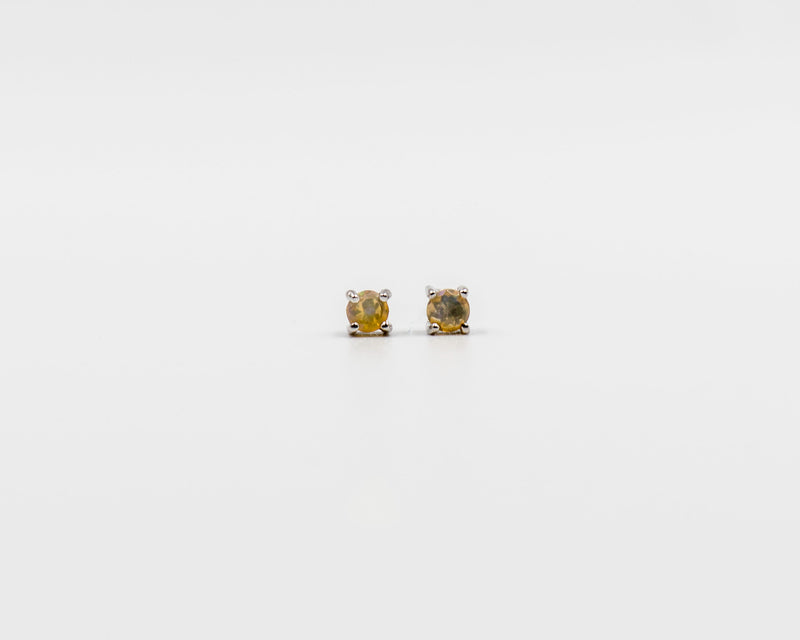 124 Earring Elegant silver 3mm stud earrings featuring yellowish opal.